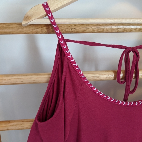 Peekaboo Shoulder T-Shirt - Picture 2 of 3